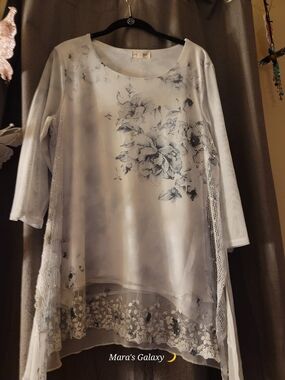 Song n Spirit Floral Mesh 3/4 Sleeve Tunic Top - Size L